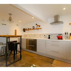Terraced Kemptown House With A Balcony By The Sea Apartment